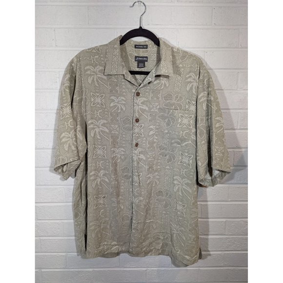 St. John's Bay 100% Silk Button Down Short Sleeve Men's Shirt Size M - Picture 1 of 5